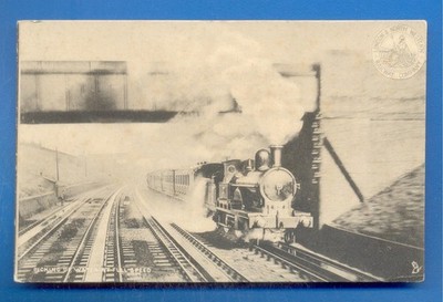 LONDON & NORTH WESTERN RAILWAY OFFIZIELLE POSTKARTE. WASSERABHOLUNG MIT VOLLER GESCHWINDIGKEIT