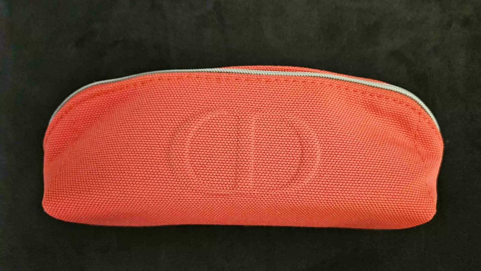 Trousse de maquillage Dior rouge corail fermeture éclair tissu texturé gaufré pochette cosmétique neuf avec étiquette