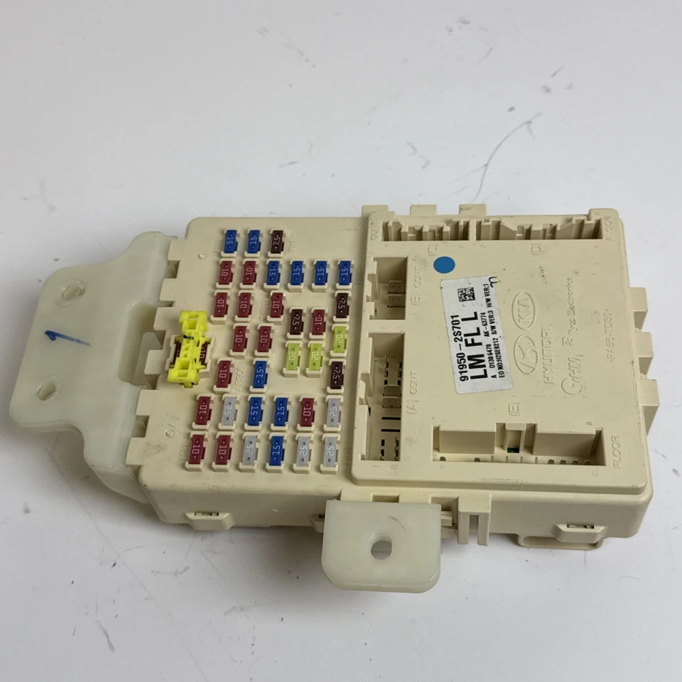 2015 HYUNDAI TUCSON JUCTION CABIN FUSE BOX 91950-2S701 OEM - Изображение 4 из 4