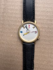 AKTEO Quarz Armbanduhr analog Nähen Motiv, weißes Zifferblatt, Lederband