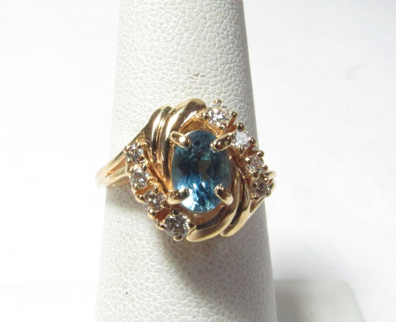 SOLID 14K GOLD RING W/ EVENING BLUE NATURAL TOPAZ SURROUNDED BY DIAMONDS