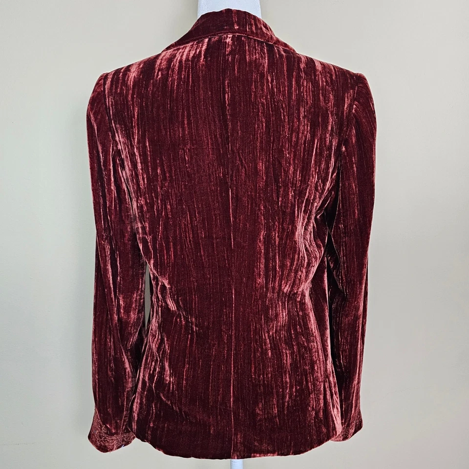 Женская праздничная куртка Reba Red Velvet Blazer 8 с украшениями из шелковой смеси пейсли - Изображение 2 из 4