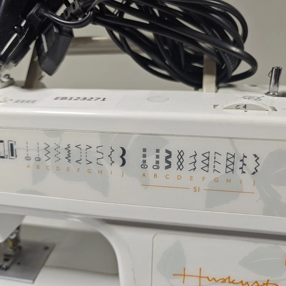 Máquina de coser Husqvarna Viking Huskystar E10 - Para piezas o reparación Foto 4 de 4