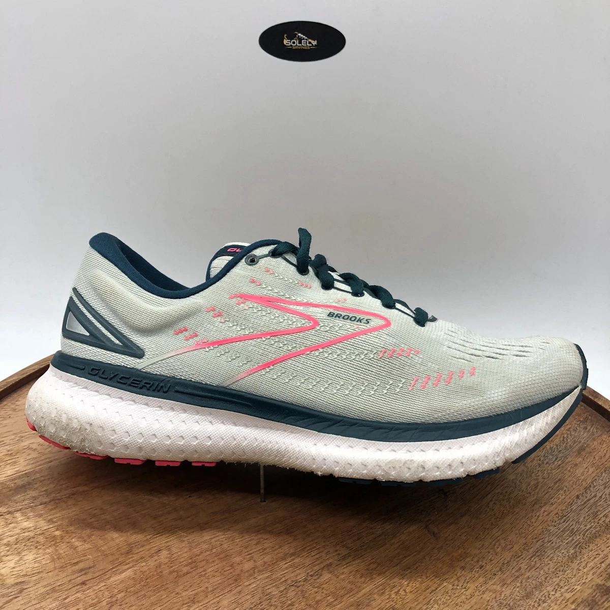 Brooks womens hotsell shoes size 10