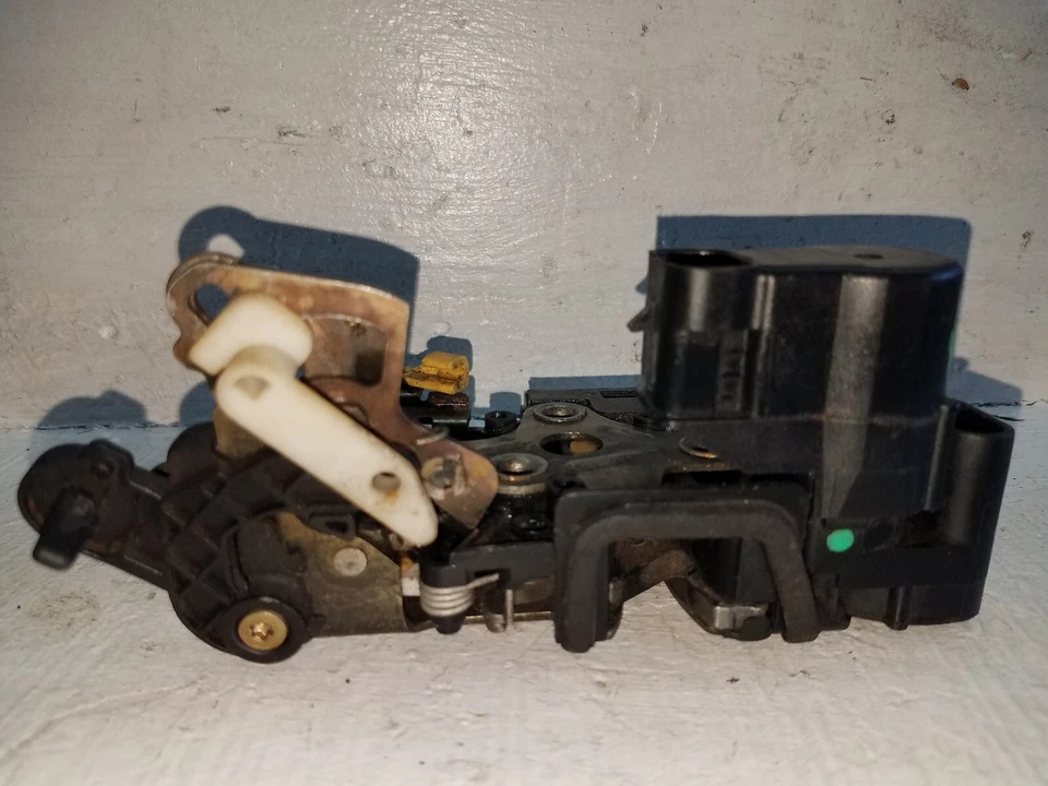 Привод замка правой задней двери 1998-2002 Isuzu Rodeo 16835466 (M171) - Изображение 2 из 3