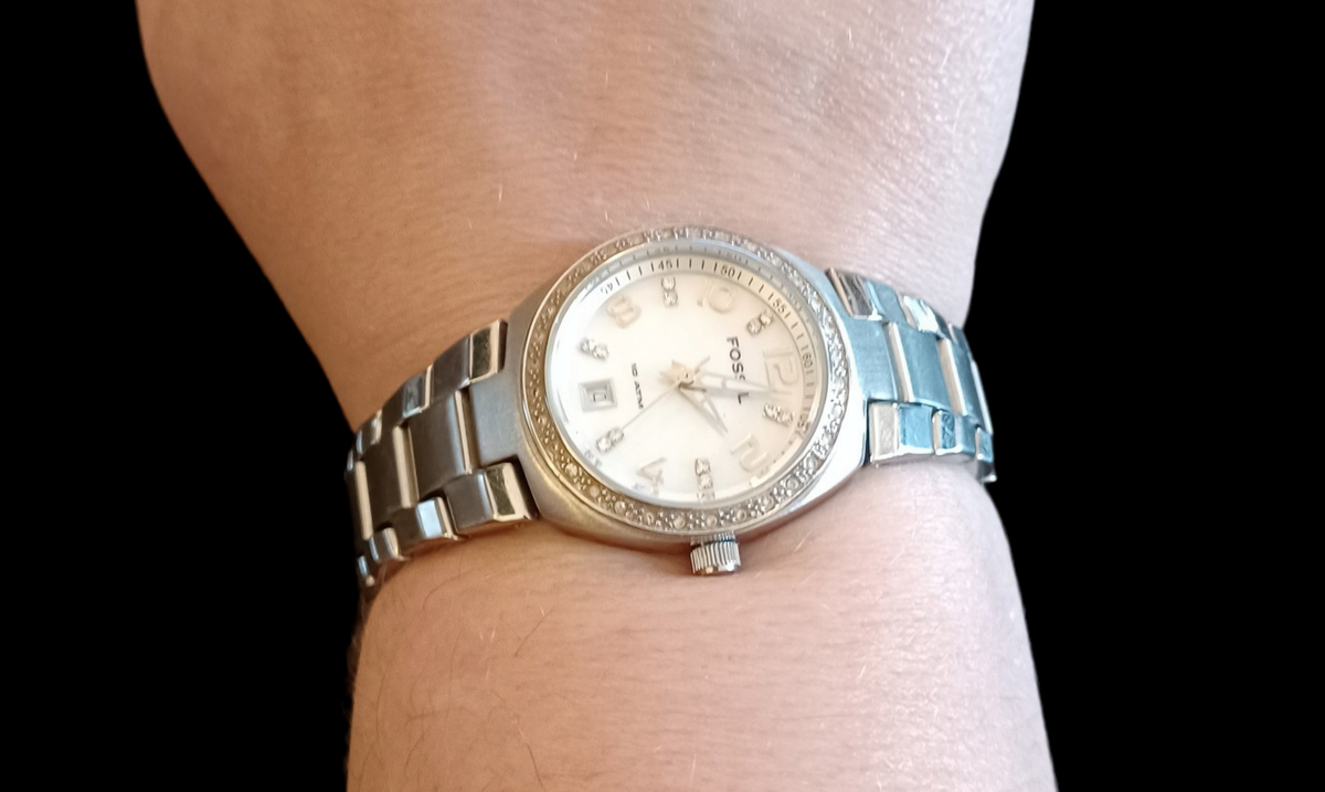 Fossil Ladies Watch Crystal Embellishments Pearl Dial Stainless Bracelet Amazon.com: Fossil Women main image 4