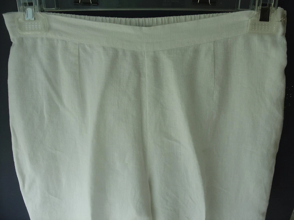 John Paul Richard Petite Medium white 100% Linen Capris Palm Tree Embroidery - Image 4 of 4