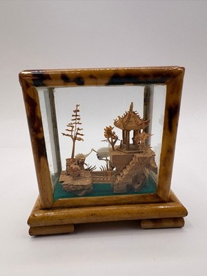 Vintage chinesische 3D Kork Pagode Kranich Szene Glas/Bambus Diorama