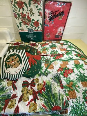 Vintage Christmas Holiday Kitchen Linens Tabletop 2 Pound Lot