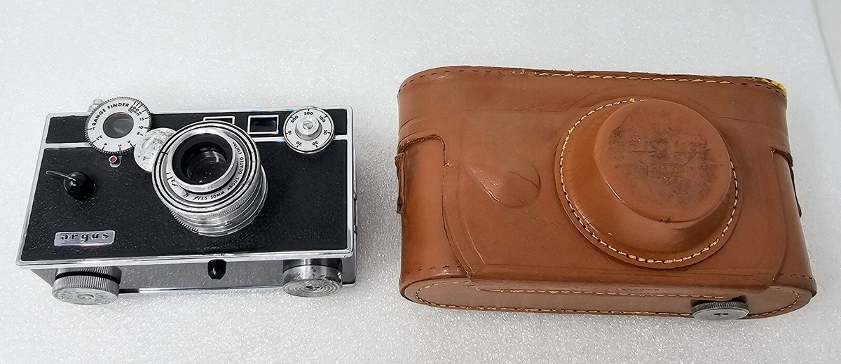 Vintage ARGUS C3 RANGEFINDER 35MM FILM CAMERA In Leather Case USA