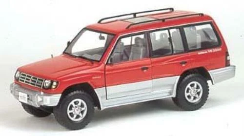 1:18 Sun Star Mitsubishi Pajero '98 verde, azul, rojo Foto 3 de 3