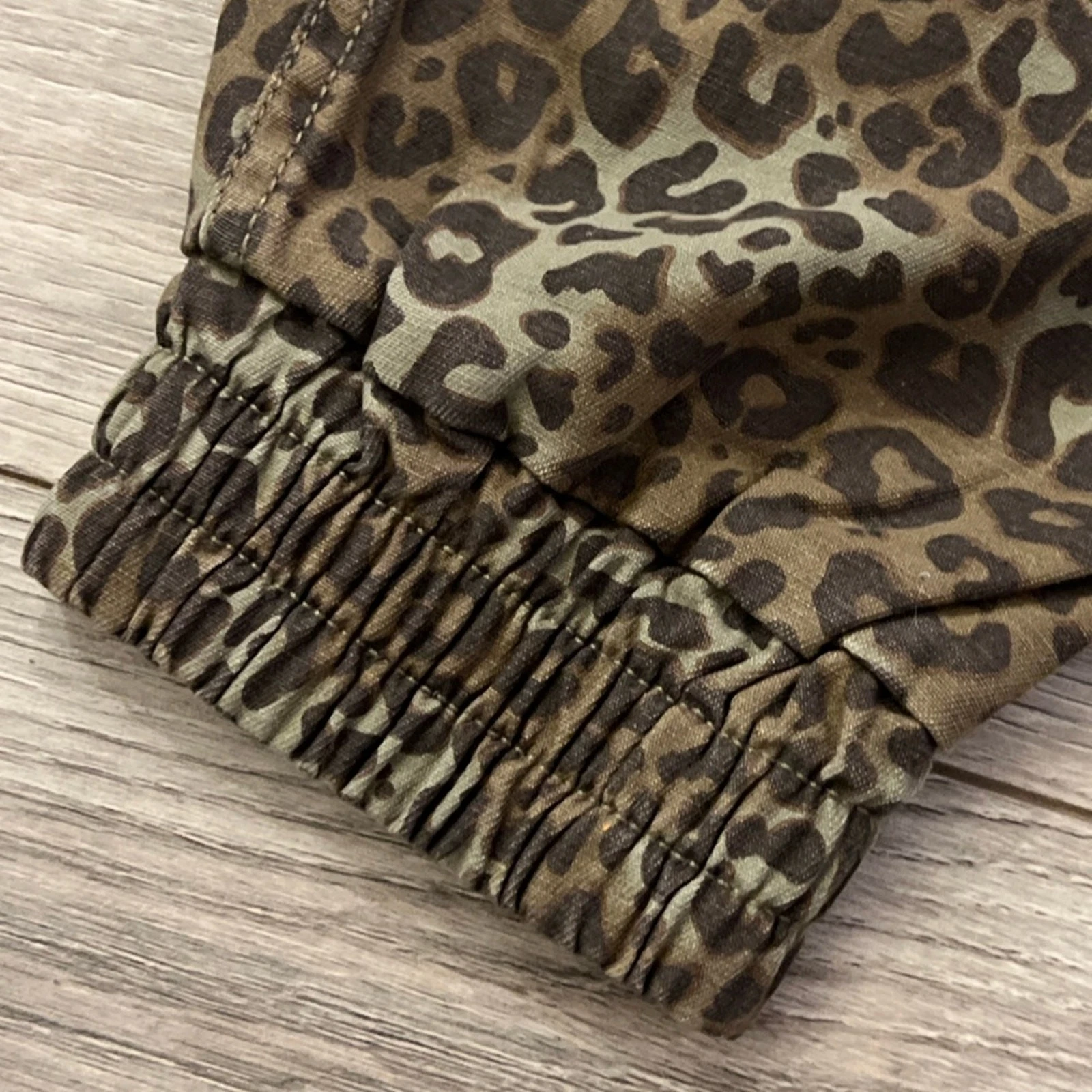 aritzia alix animal print leopard jogger pants
