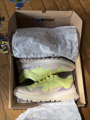 ECCO ULT-TRN WOMEN SIZE 11-11.5