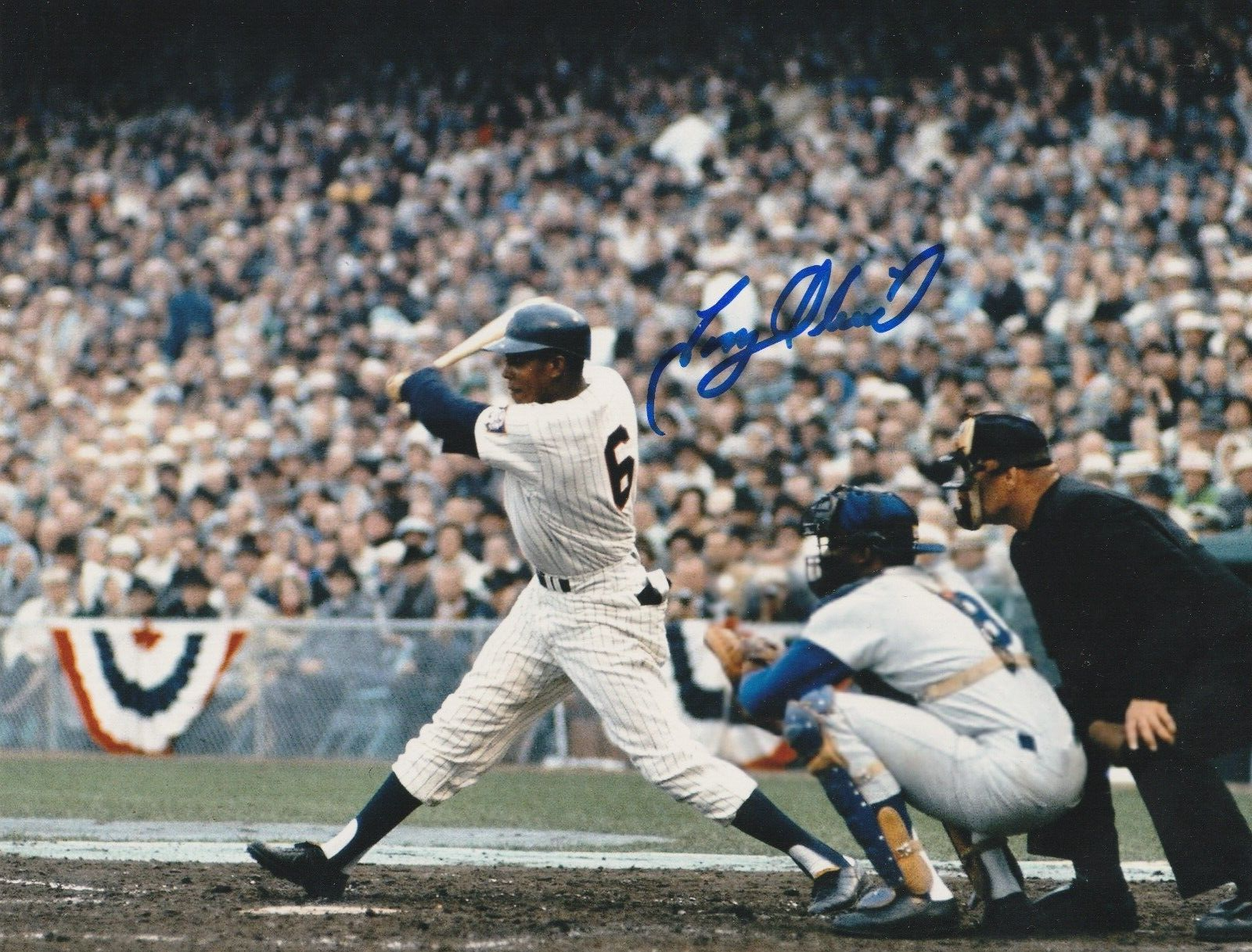 TONY OLIVA MINNESOTA TWINS ACTION SIGNED 8x10 