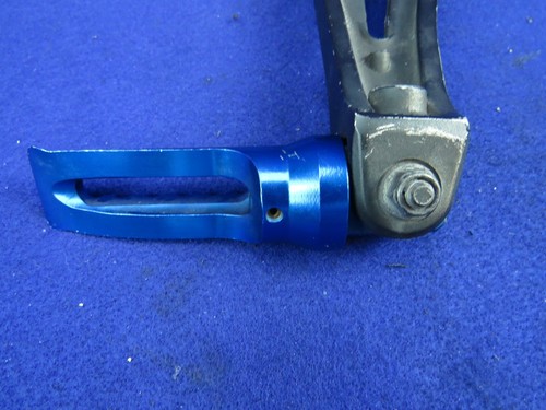05 Yamaha YZF R1 Passenger Peg / Bracket Set YZFR1 R 1 #216 Foot Rear Pillion - Picture 6 of 12