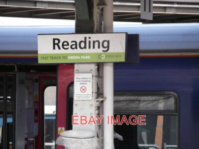 FOTO BAHNHOFSSCHILD LESEN BAHNHOF 2012