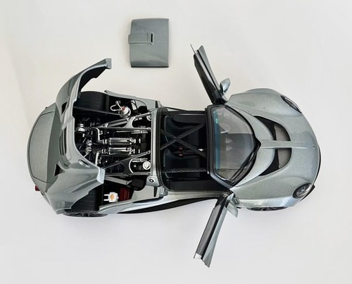 AUTOart 1/18 Hennessey Venom GT Spyder SIGNATURE (silver grey) - Picture 12 of 14