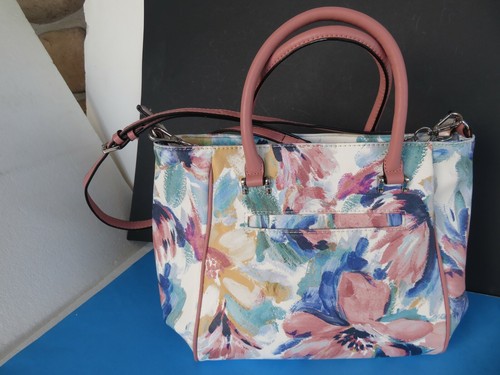 guess 1981 handbags