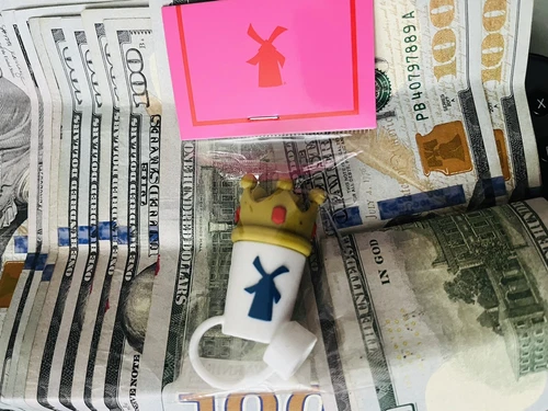 Dutch Bros Princess Passenger Straw Topper