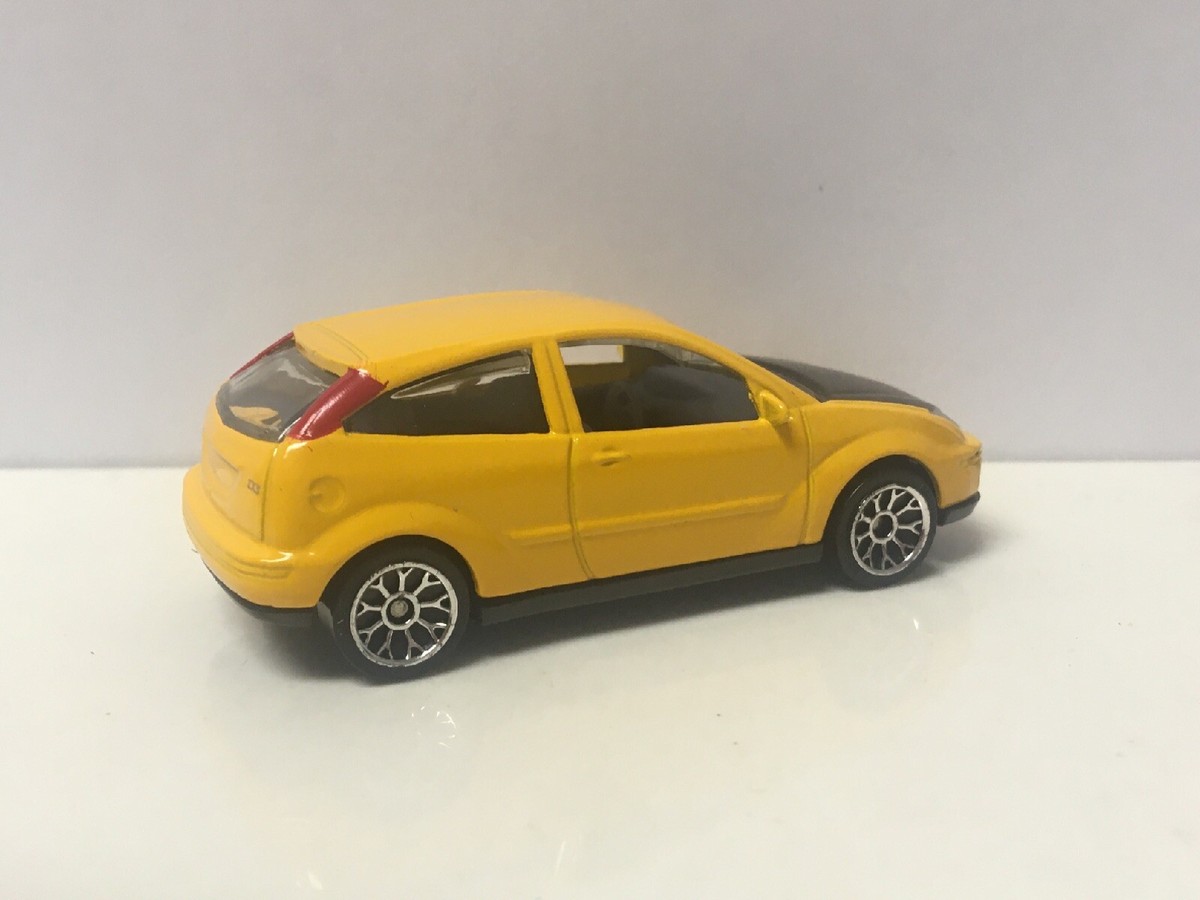 2000 00 Ford Focus ZX3 Collectible 1/64 Scale Diecast Diorama