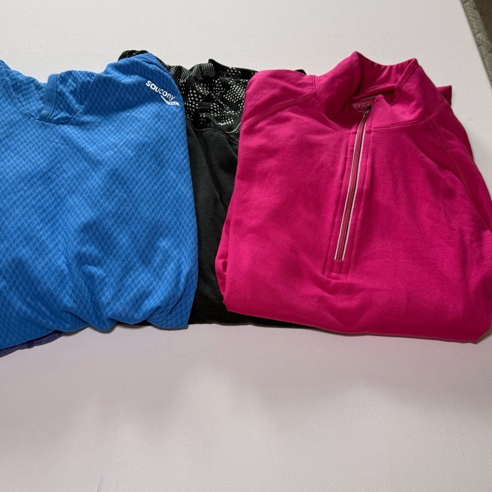 Women's Athletic Top Bundle | Saucony, Champion, Reebok | Size Small | 5 Pieces thumbnail 3