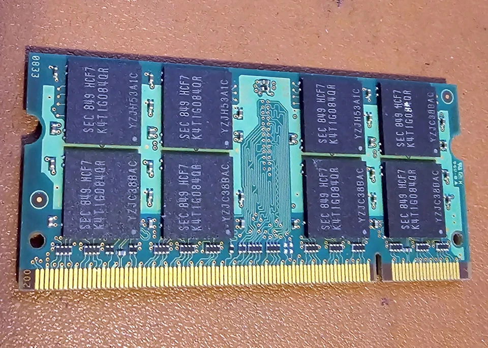 Memoria RAM para portátil Samsung M470T5663EH3-CF7 0948 2 GB DDR2 muy buena Foto 2 de 2