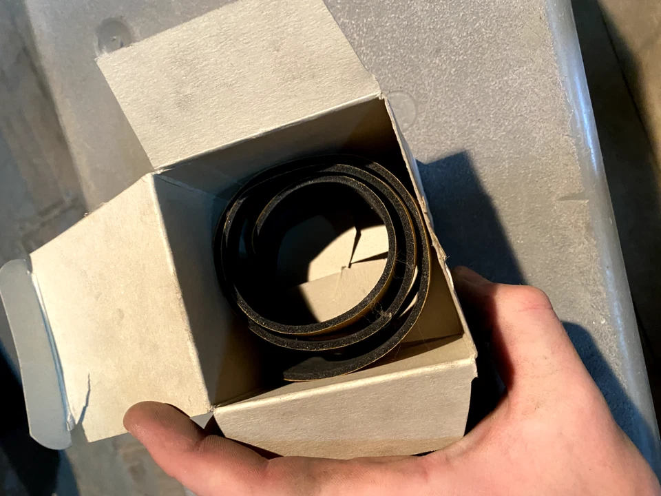 1999-2003 BMW 525i, 528i, 540i, Gasket Trunk Lid Molding Strip OEM 51138236983 - Image 3 of 4