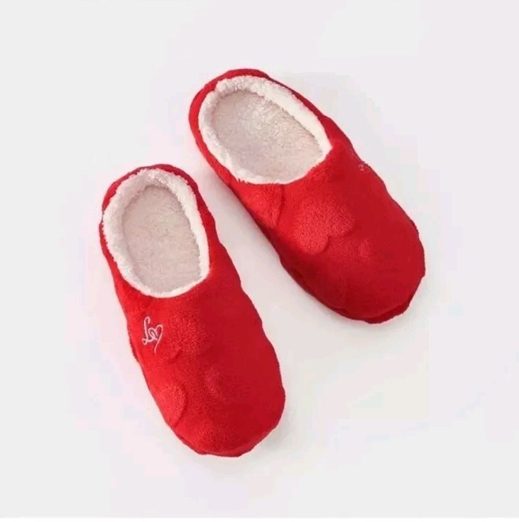 Avon ladies Red Lipsy Heart Mule Slippers Size 7/8 BNIP UK - Main Image
