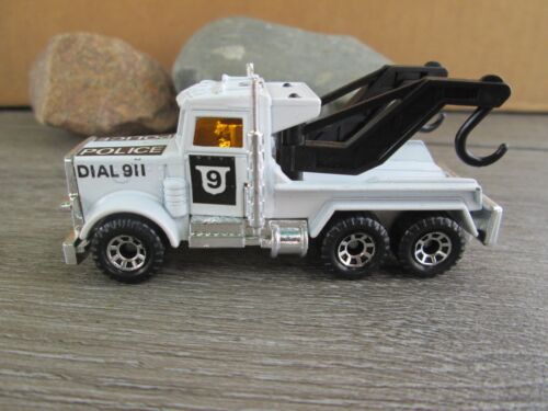 1981 Matchbox Peterbilt Wreck Truck #61 Police M9 Tow Truck Wrecker 1/80 - Picture 2 of 7