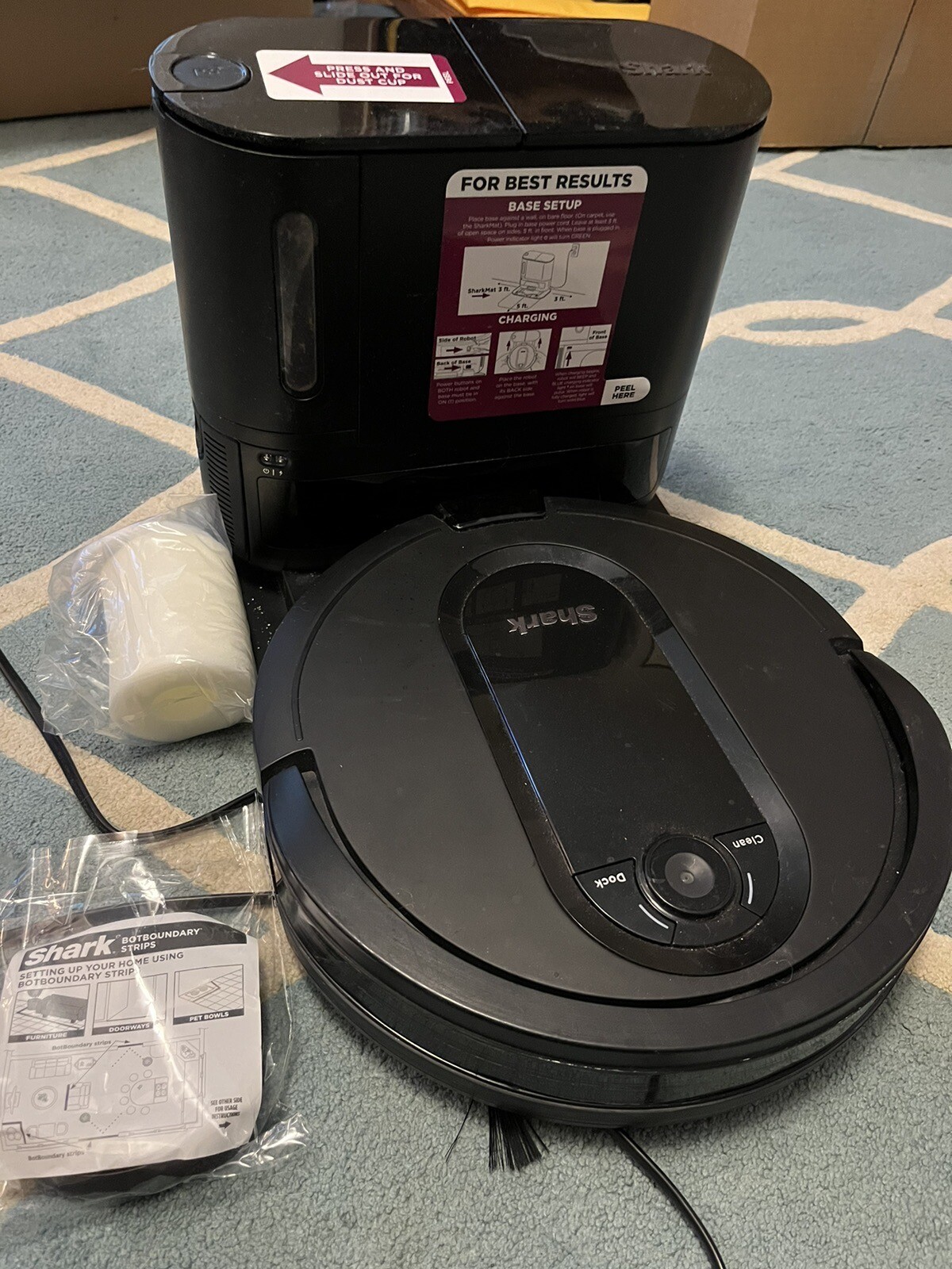 USED Shark RV100AE/UR1000SR IQ AppControlled SelfCharging Robot