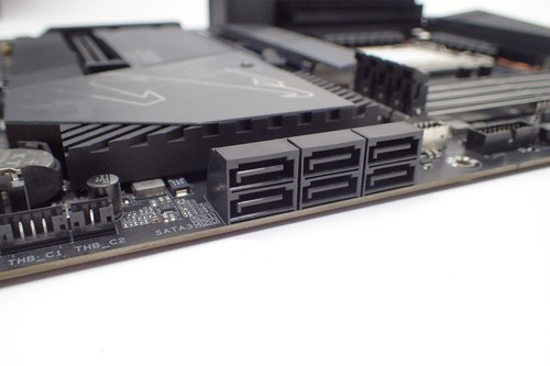 Placa madre GIGABYTE Z590 AORUS PRO AX LGA 1200 Intel Z590 DDR4 ATX - Imagen 5 de 6