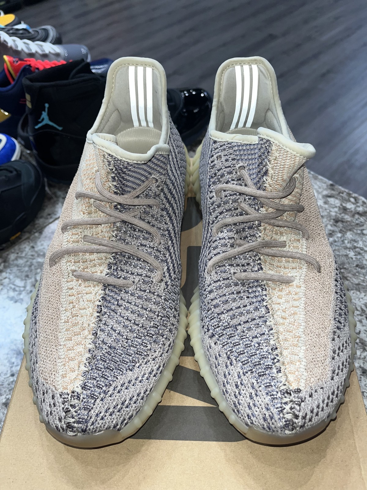 Size 12M/13.5W - adidas Yeezy Boost 350 V2 Ash Pearl GY7658 Pre-Owned thumbnail 2