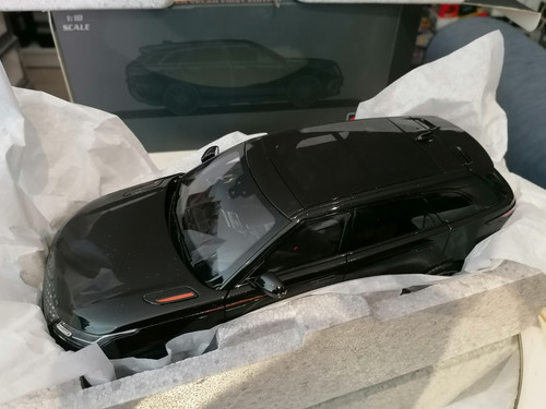 LCD Models 1/18 Range Rover Velar First Edition 2018 MINT with Box Astonishing! - Foto 19 di 22