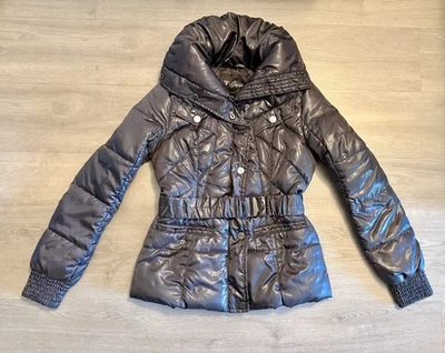 Chaqueta acolchada para mujer GUESS Los Angeles gris oscuro con cinturón con capucha talla S/P invierno - Imagen 1 de 4