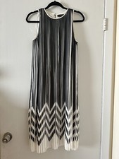 Banana Republic Women sz 4 Black/White Sleeveless Pleated Dress