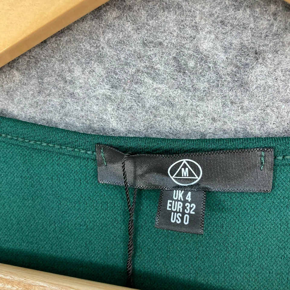 NEW Missguided Playsuit Womens 4 Green Short Sleeve V-neck Stretch 24228 - image 4 of 4