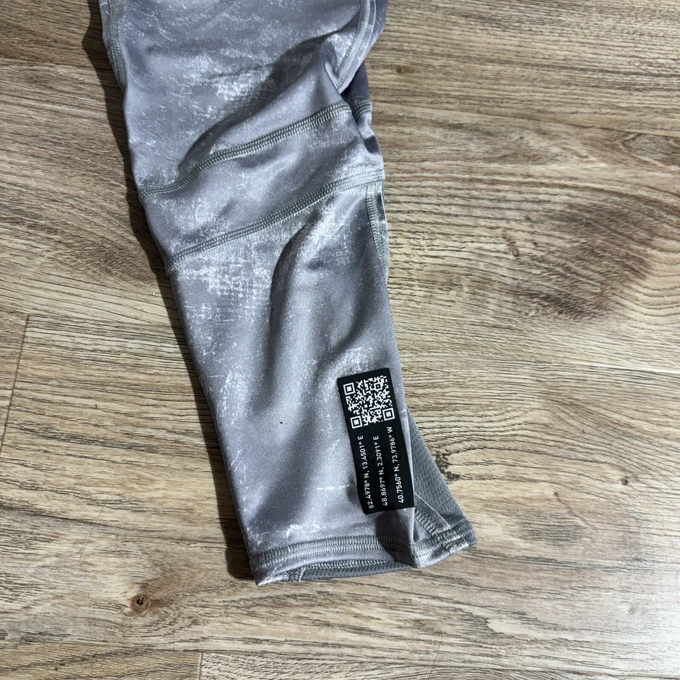 NEW RARE HWD TIGHT HD W WOMENS RUNNING TIGHTS GREY THREE F17 GF7066 REFLECTIVE - Image 2 of 4