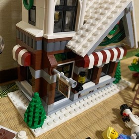 LEGO Creator Expert Winter Toy Shop 10249 In 2015 Used Retired Complete W/Manual