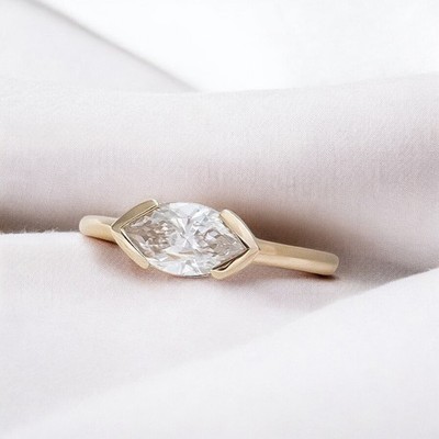 18 Karat Gold Diamant Ehering Marquise E F VVS2 IGI 1 Kt CVD Lab Grown Yellow