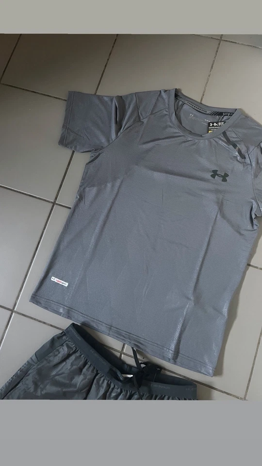 Ensemble Under Armour – T-shirt + Short – Noir holographique - Photo 1/3