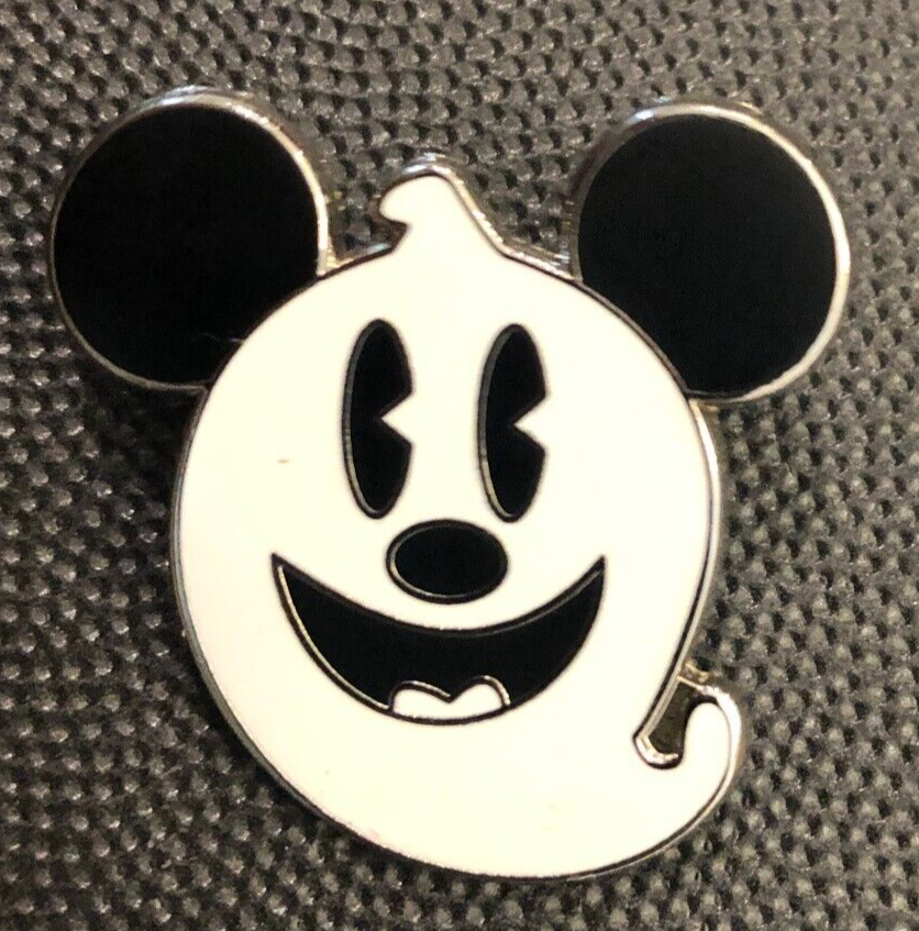 Disney pin 73352 Mickey Mouse Ghost Halloween face jack o lantern