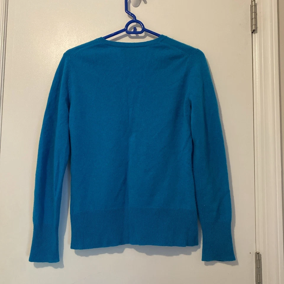 Apt. 9 Cashmere V-neck Turquoise Sweater Women’s Size Medium - Image 3 of 4