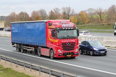 LKW Foto Mercedes-Benz Actros Planensattelzug Niederlande rot JAC. v.d. V #l4mx