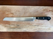 Wusthof Classic 4150/23cm X 50 Cr Mo  15 Serrated Bread Knife.