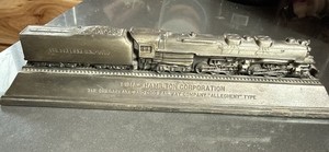 THE CHESAPEAKE AND OHIO RAILWAY ALLEGHENY TYPE DESK LOCOMOTIVE Paperweight