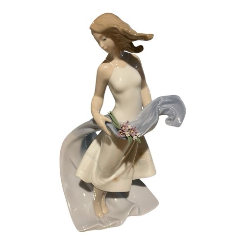 Lladro "Retired" Blissful Youth #8427 Young Lady w/ Flowers (Signed in Box) - Bild 2 von 10