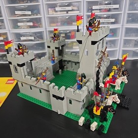 Vintage LEGO Set 6080, King's Castle, 100% Complete With Instructions