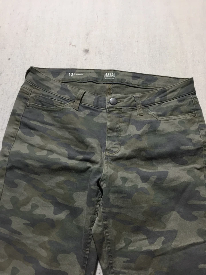 Pantalones A.n.a A New Approach para mujer 10 bolsillos ajustados de camuflaje elásticos cómodos Foto 2 de 4