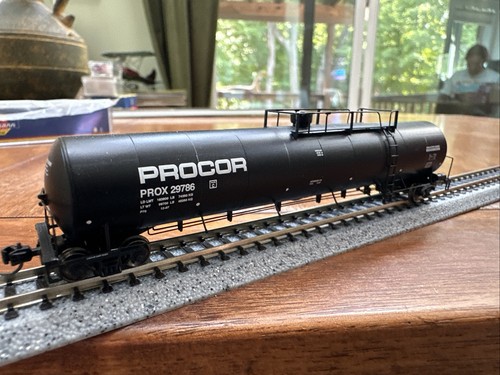 Athearn N Scale RTR #ATH23539 UTC 33k LPG Tank Car ‘Late’ PROX 29786 NIB NY