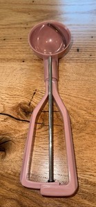 Vintage Plastic Mauve Ice Cream Scoop Retro Kitchen Scooper Spoon